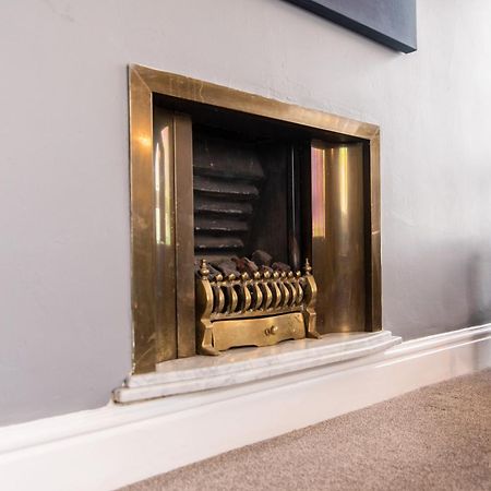 3 Bed Apartment - Perfect For Contractors Near Liverpool Airport Hale  Eksteriør billede
