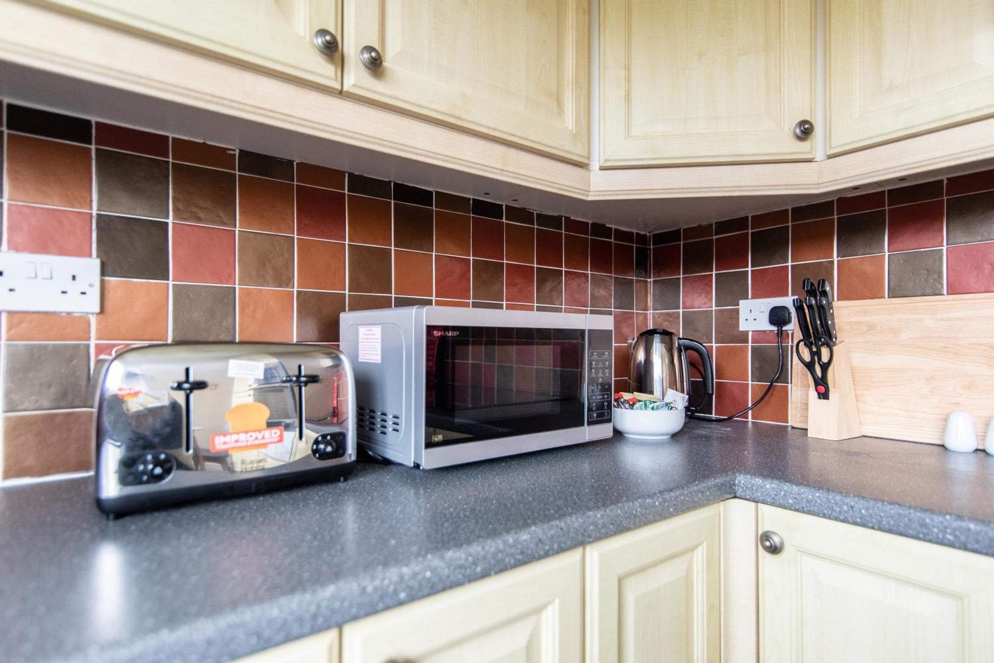 3 Bed Apartment - Perfect For Contractors Near Liverpool Airport Hale  Eksteriør billede
