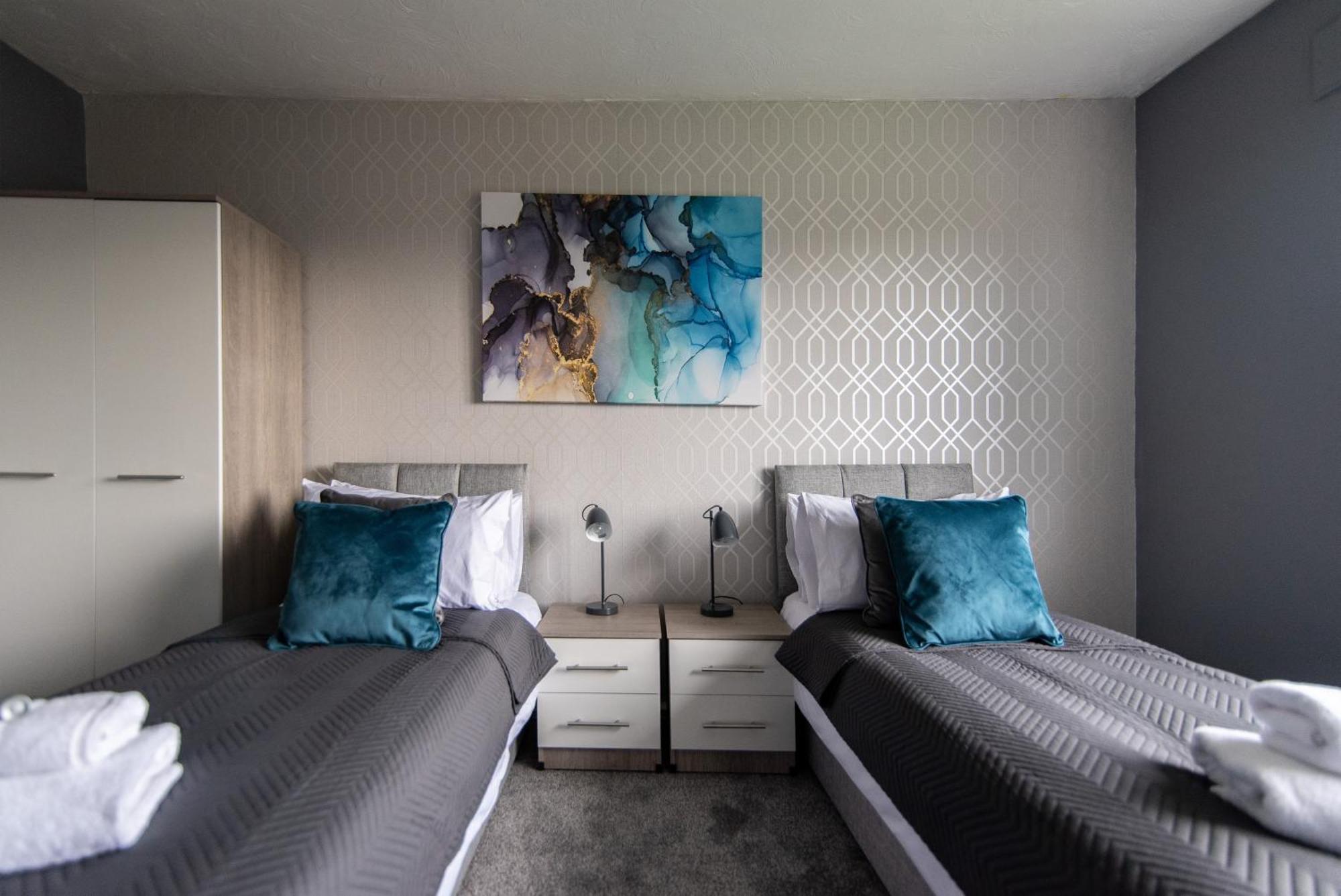 3 Bed Apartment - Perfect For Contractors Near Liverpool Airport Hale  Eksteriør billede