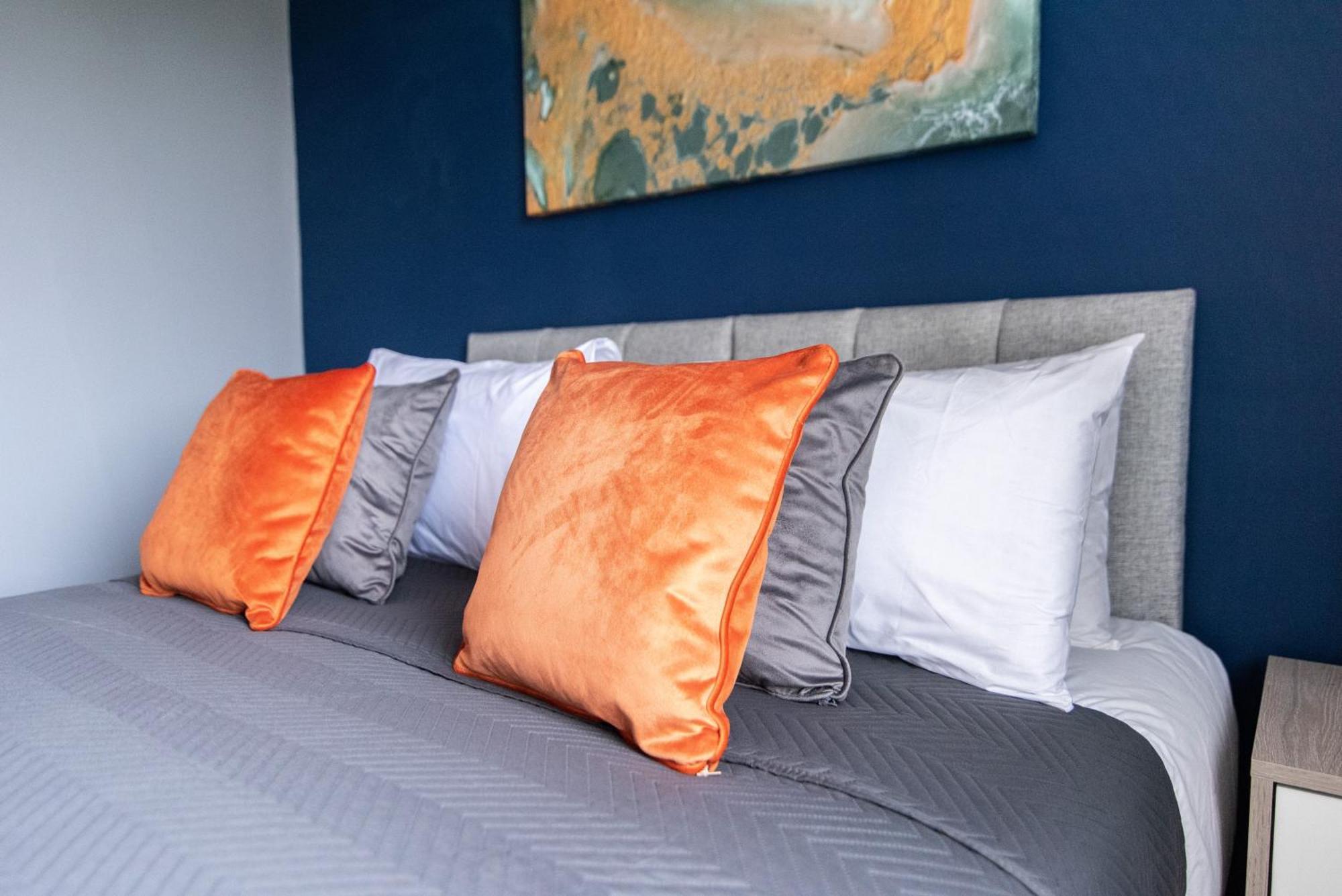 3 Bed Apartment - Perfect For Contractors Near Liverpool Airport Hale  Eksteriør billede