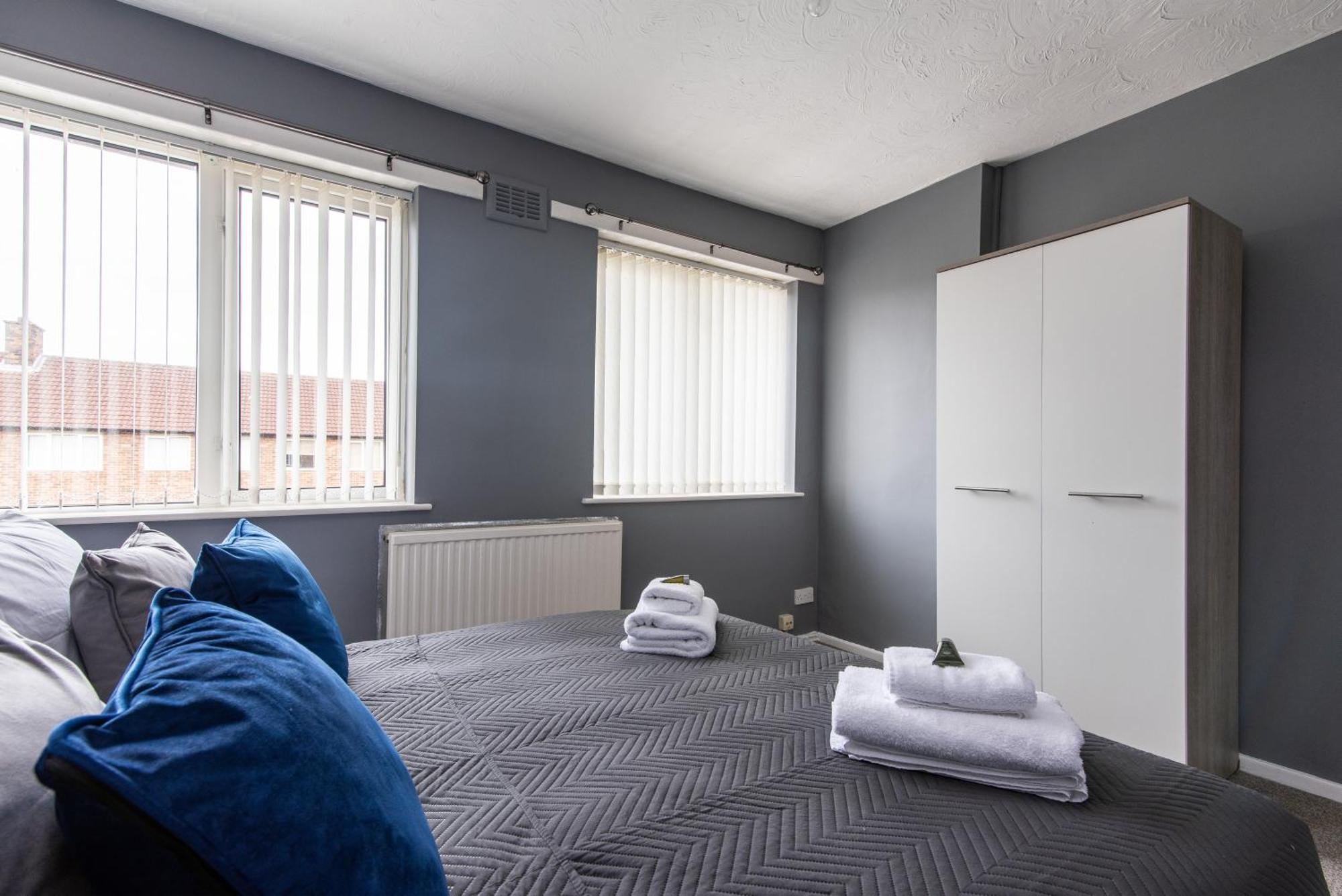 3 Bed Apartment - Perfect For Contractors Near Liverpool Airport Hale  Eksteriør billede