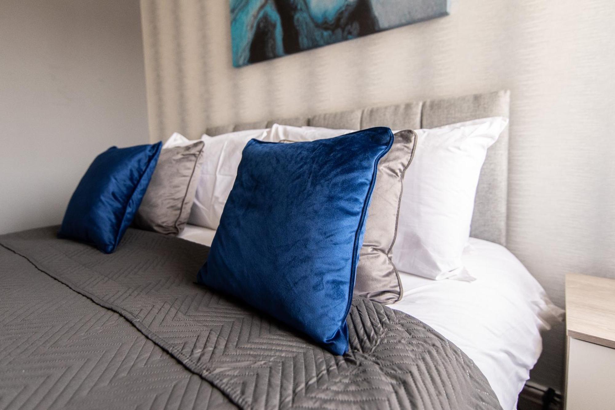 3 Bed Apartment - Perfect For Contractors Near Liverpool Airport Hale  Eksteriør billede