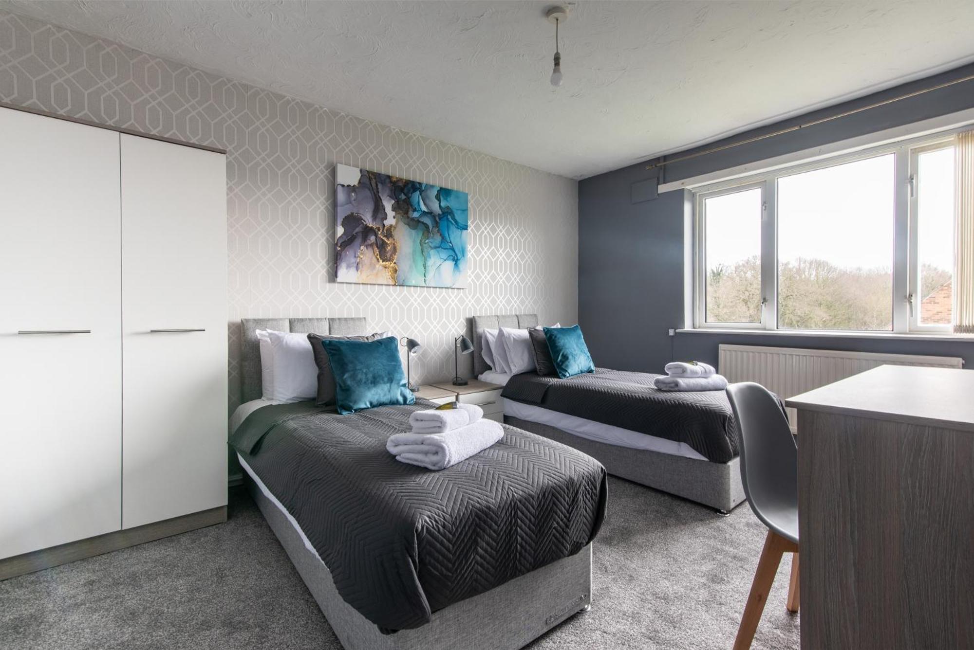 3 Bed Apartment - Perfect For Contractors Near Liverpool Airport Hale  Eksteriør billede