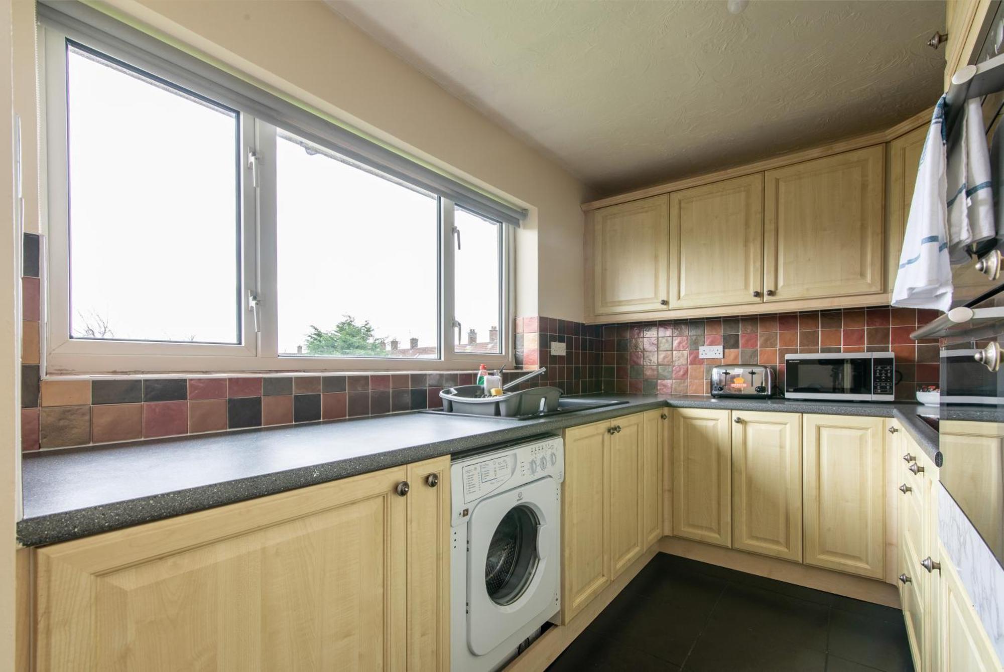 3 Bed Apartment - Perfect For Contractors Near Liverpool Airport Hale  Eksteriør billede